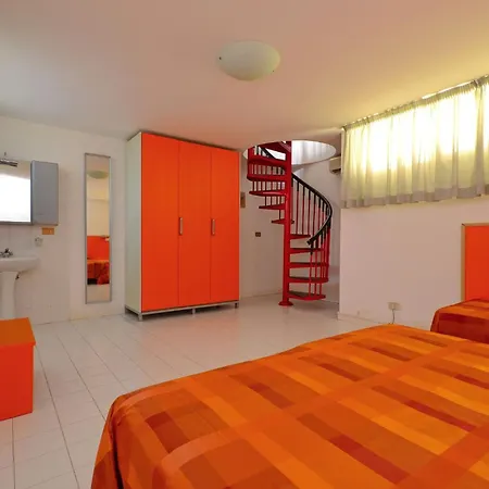 Ideal Equipped Retreat With Pool
